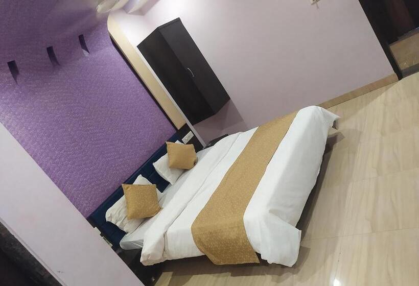 デラックスファミリールーム, Repose Chhatral