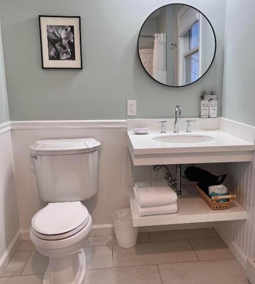 מיטת קינג בסוויטה, Blue Vista Motor Lodge