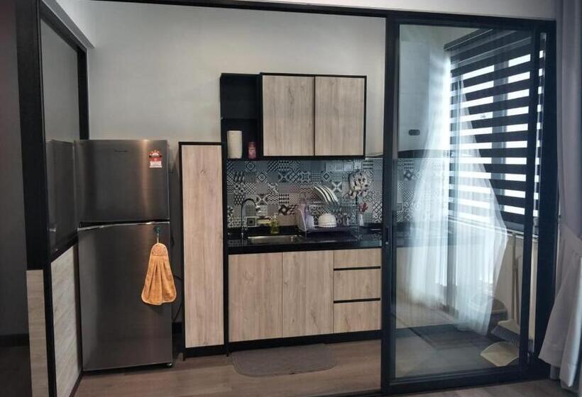 غرفة قياسية مطلّة علي حمام السباحة, Amni Homestay Vista Bangi Muslim Preferred