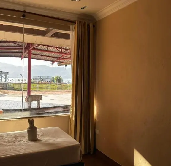 レイクビュースタンダードルーム, Terinai Tasoh Lake View Resort