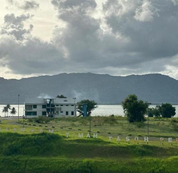 Номер Deluxe, Terinai Tasoh Lake View Resort