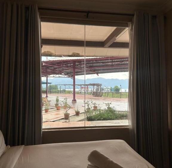 Четырехместный Номер Стандарт, Terinai Tasoh Lake View Resort