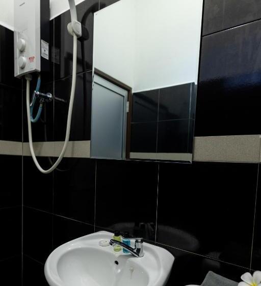 غرفة قياسية ثلاثية, Cenang Rooms With Pool By Virgo Star Resort