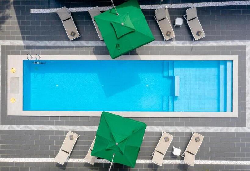 Quarto Triplo Estandar, Cenang Rooms With Pool By Virgo Star Resort