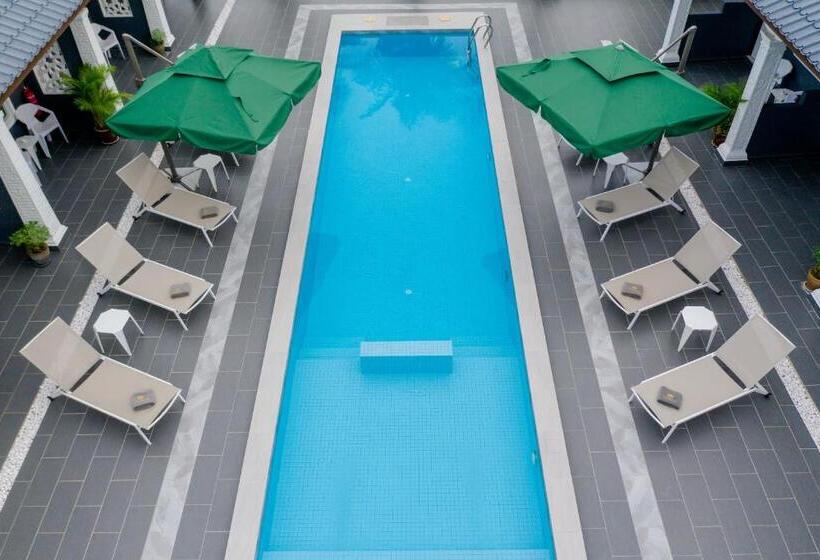 غرفة قياسية ثلاثية, Cenang Rooms With Pool By Virgo Star Resort