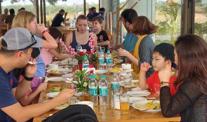 キングサイズベッドのデラックスルーム, Ajanta Green Restaurant And Resort
