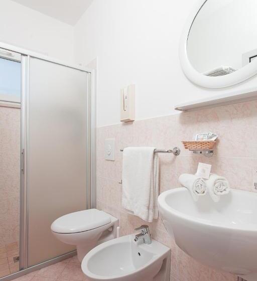 스탠다드 트리플 룸, Camay