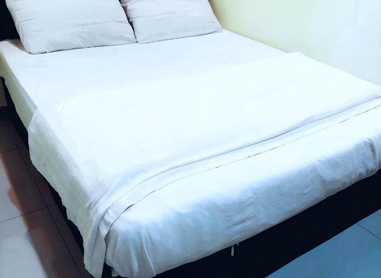 Deluxe Zimmer, Lean Fatt