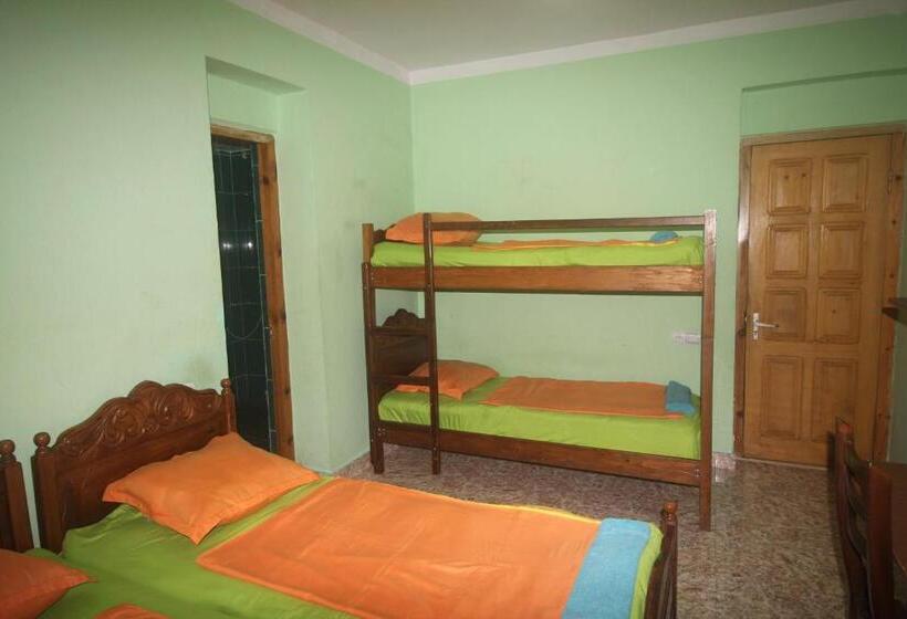 اتاق استاندارد چهارنفره با بالکن, Nodmax