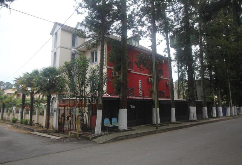 اتاق استاندارد چهارنفره با بالکن, Nodmax