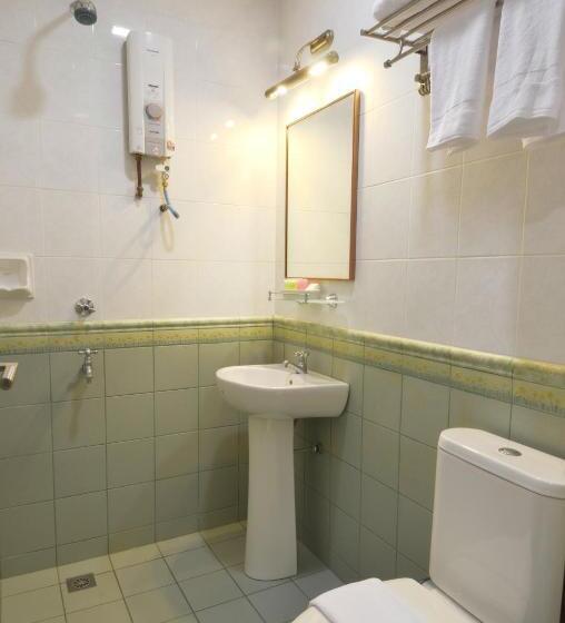 חדר דלוקס, Kooler Inn