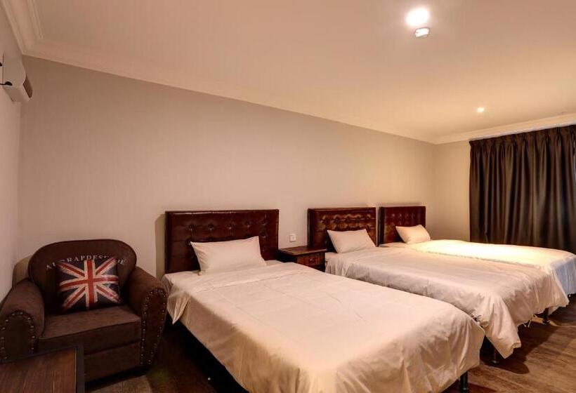 חדר סטנדרט לשלושה, Kristal