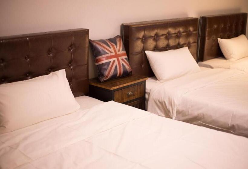 חדר סטנדרט לשלושה, Kristal