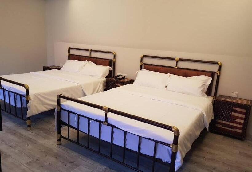 Family Suite, Kristal