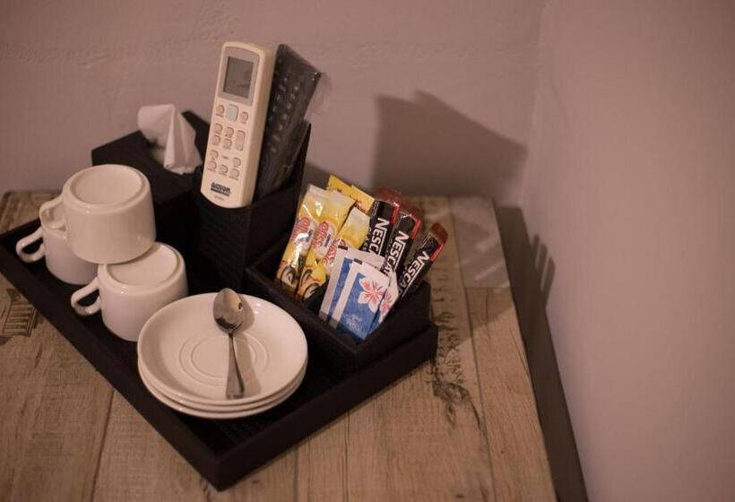 חדר סטנדרט לשלושה, Kristal