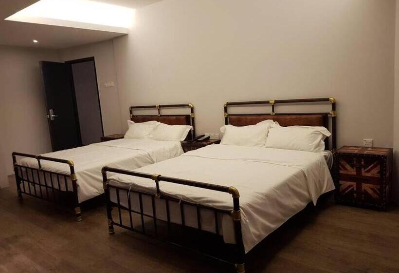 Family Suite, Kristal