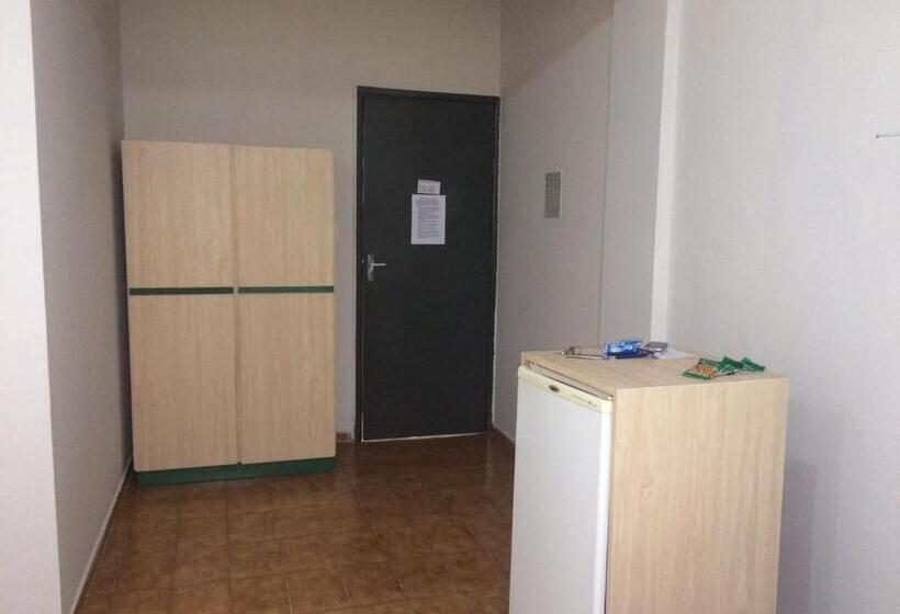 اتاق استاندارد سه نفره, Real