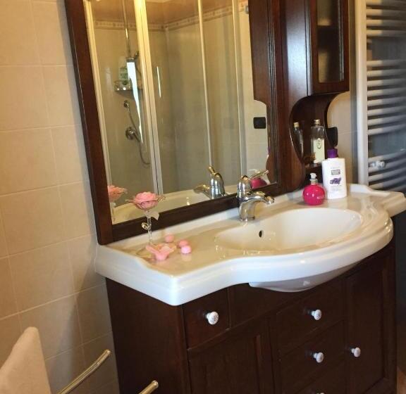 اتاق خانوادگی, La Tenuta B&b