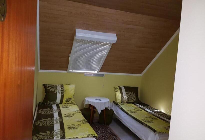 标准间, Ilona Vendégház