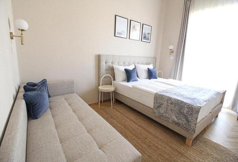 Deluxe Trippelrum, Platán