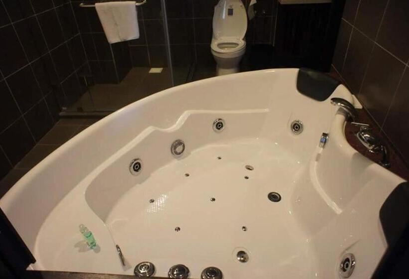 スタンダードスタジオ, Qastury Gold Coast Morib Resort