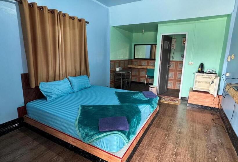 کلبه ییلاقی, Busby Resort