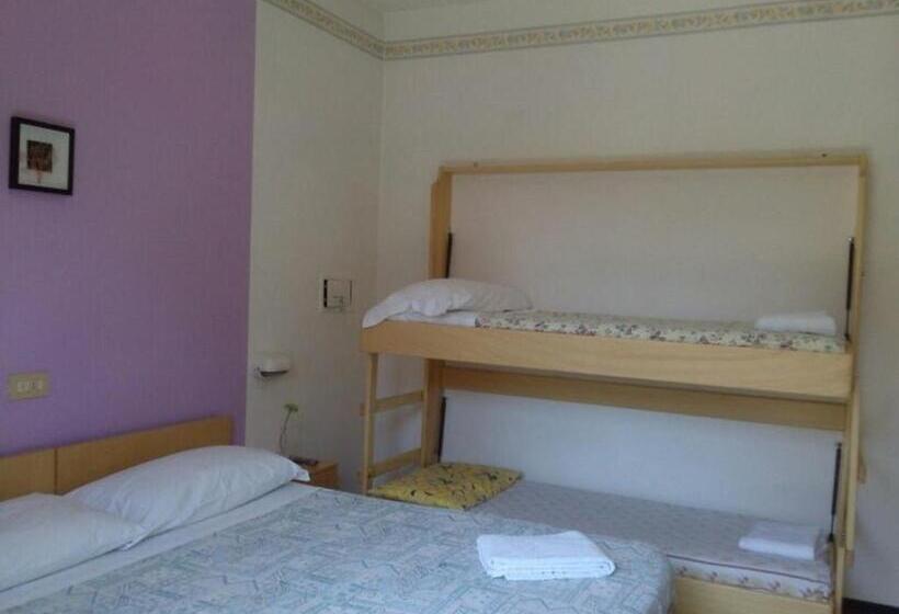 スタンダード4人部屋, Atene Albergo Riccione