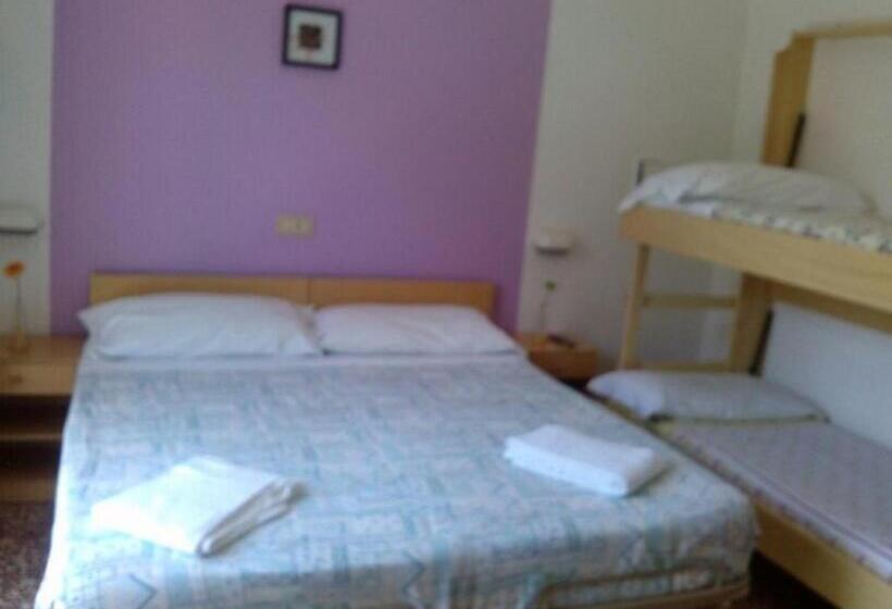 スタンダード4人部屋, Atene Albergo Riccione