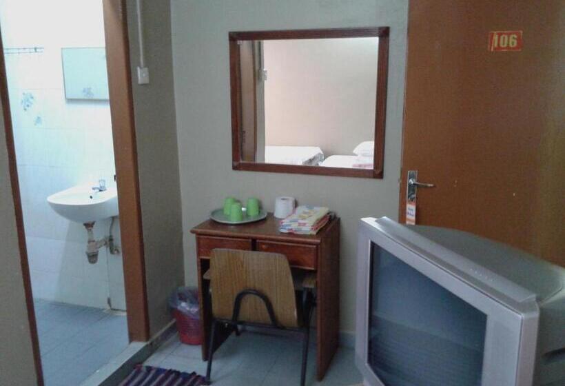 Четырехместный Номер Стандарт, Malaya