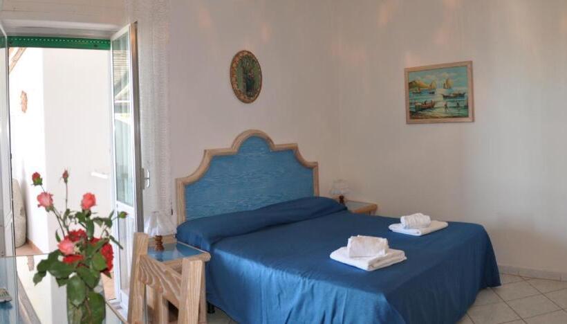 Quarto Estandar Vista Mar Lateral, Villa Cimmentorosso