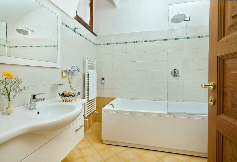 バスタブ付きデラックスルーム, Villa Maria