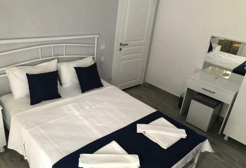 غرفة قياسية مزوَّدة بشُرفة, Lizo