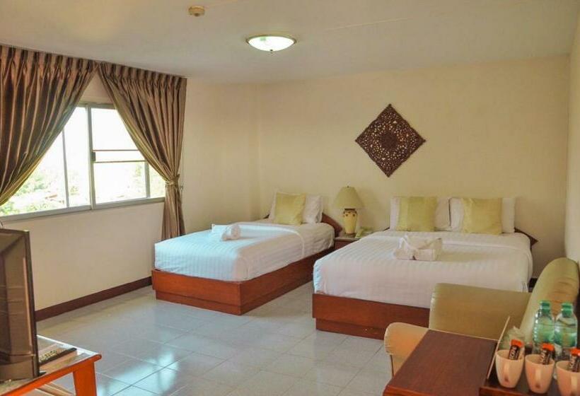 디럭스 트리플 룸, Regent Lodge Lampang