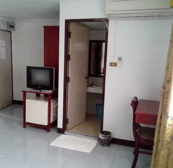 اتاق لوکس سه تخته, Regent Lodge Lampang
