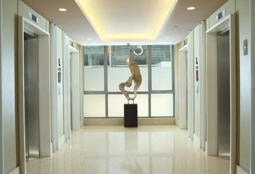 חדר דחוקס עם מיטת קינג, Santika Premiere Ice  Bsd City