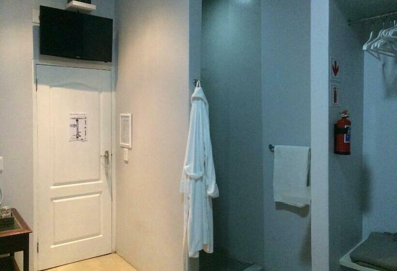 标准间, Muckleneuk Manor