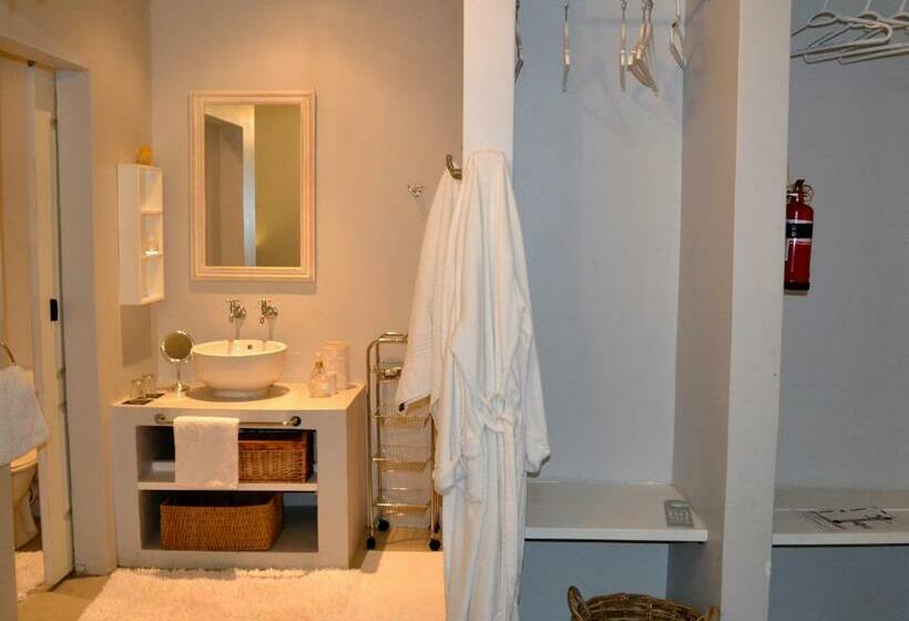 标准间, Muckleneuk Manor