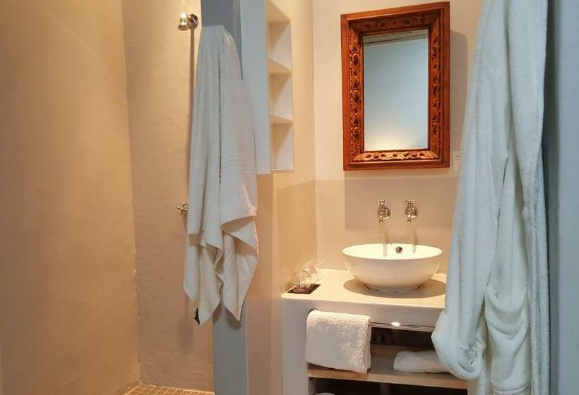 标准间, Muckleneuk Manor