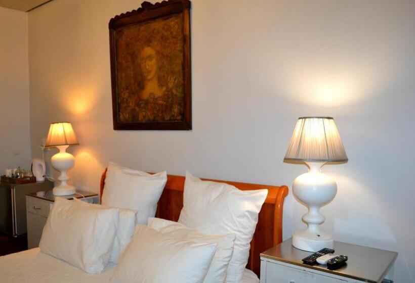 标准间, Muckleneuk Manor