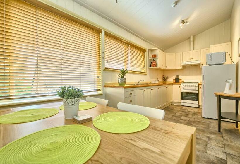 スイート, Spencer Suites Albany