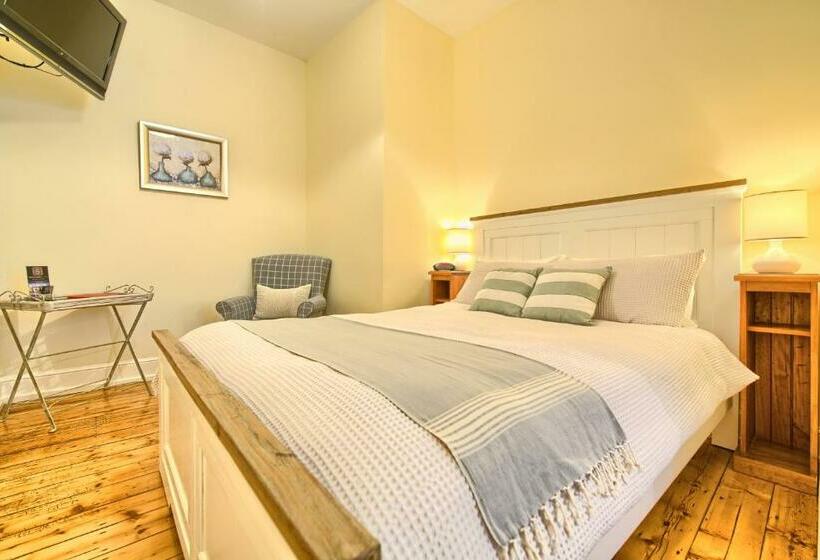 スイート, Spencer Suites Albany