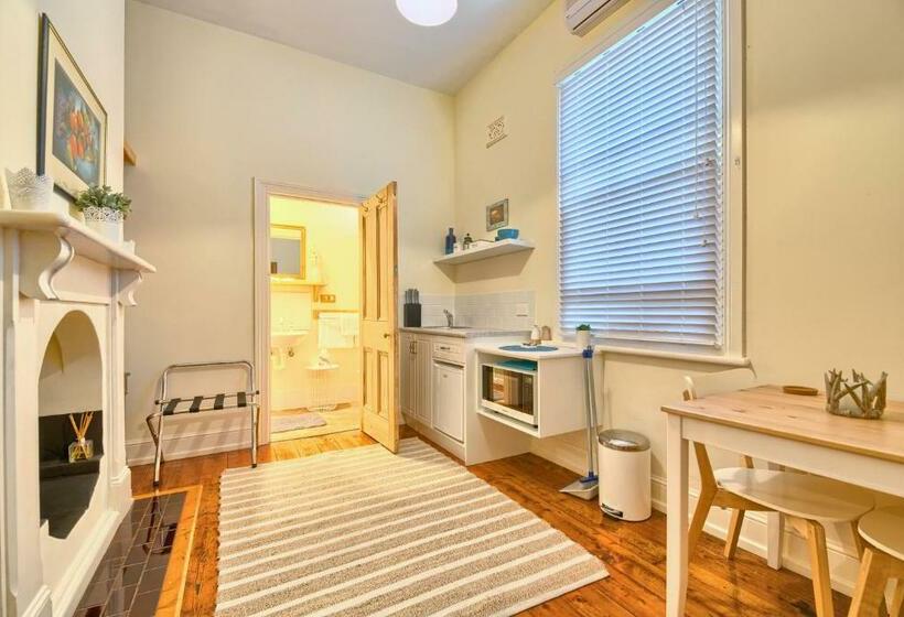 スイート, Spencer Suites Albany