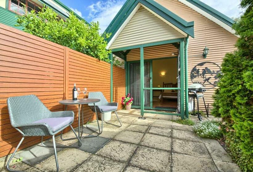 スイート, Spencer Suites Albany