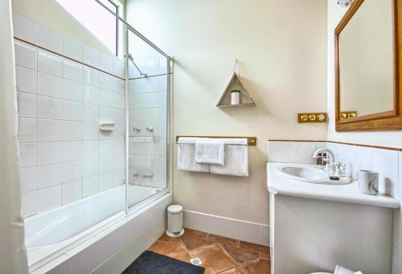 スイート, Spencer Suites Albany