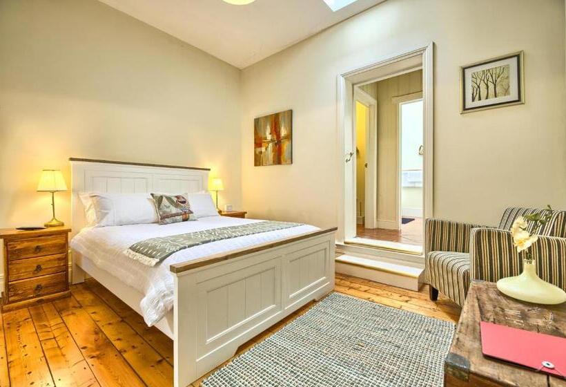 Люкс, Spencer Suites Albany