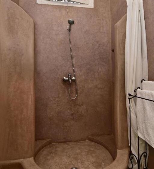 سوییت, Riad Manissa