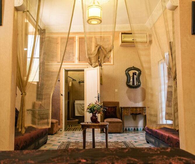 سوییت, Riad Manissa