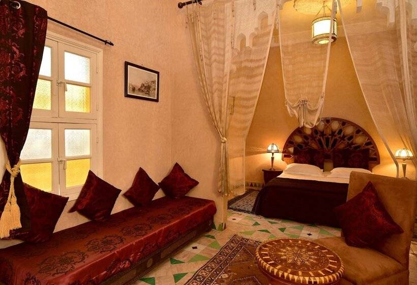 سوییت, Riad Manissa