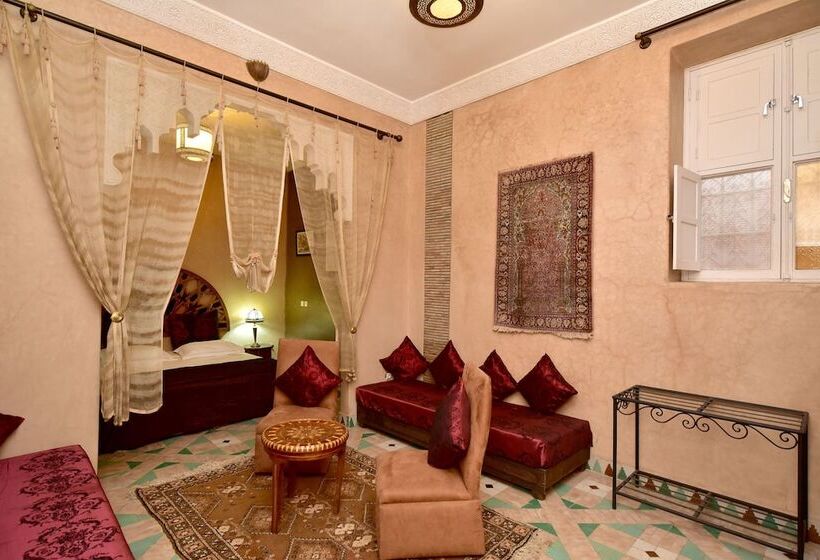 سوییت, Riad Manissa