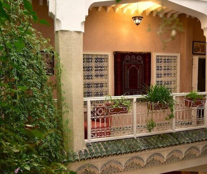 سوییت, Riad Manissa
